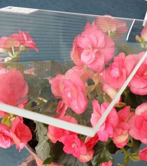 Apungan jelas ultra Solar kaca