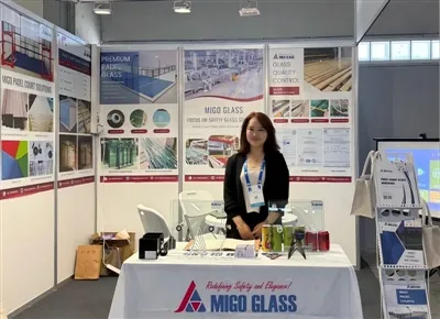 MIGO GLASS Pamerkan Penyelesaian Kaca Gelanggang Padel Profesional di PADEL W...