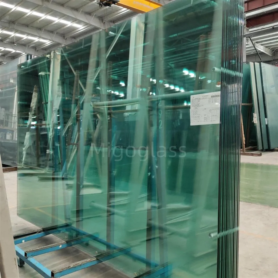 glass for padel court construction
