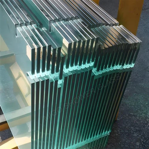 Kandang mandi kaca yang jelas