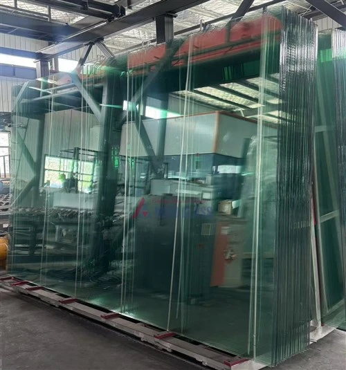 Jelas apungan Laminated kaca seni binaan dengan cecair putih PVB