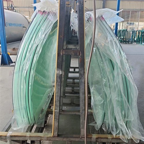 Kaca Berlapis Melengkung