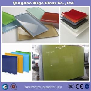 Dinding Hiasan Kaca Bercat Belakang